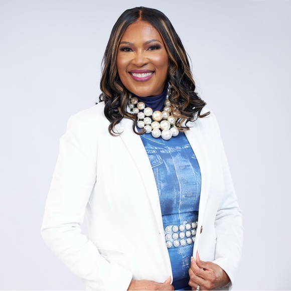 Meet your Posher, Natalie - Picture 4 of 6